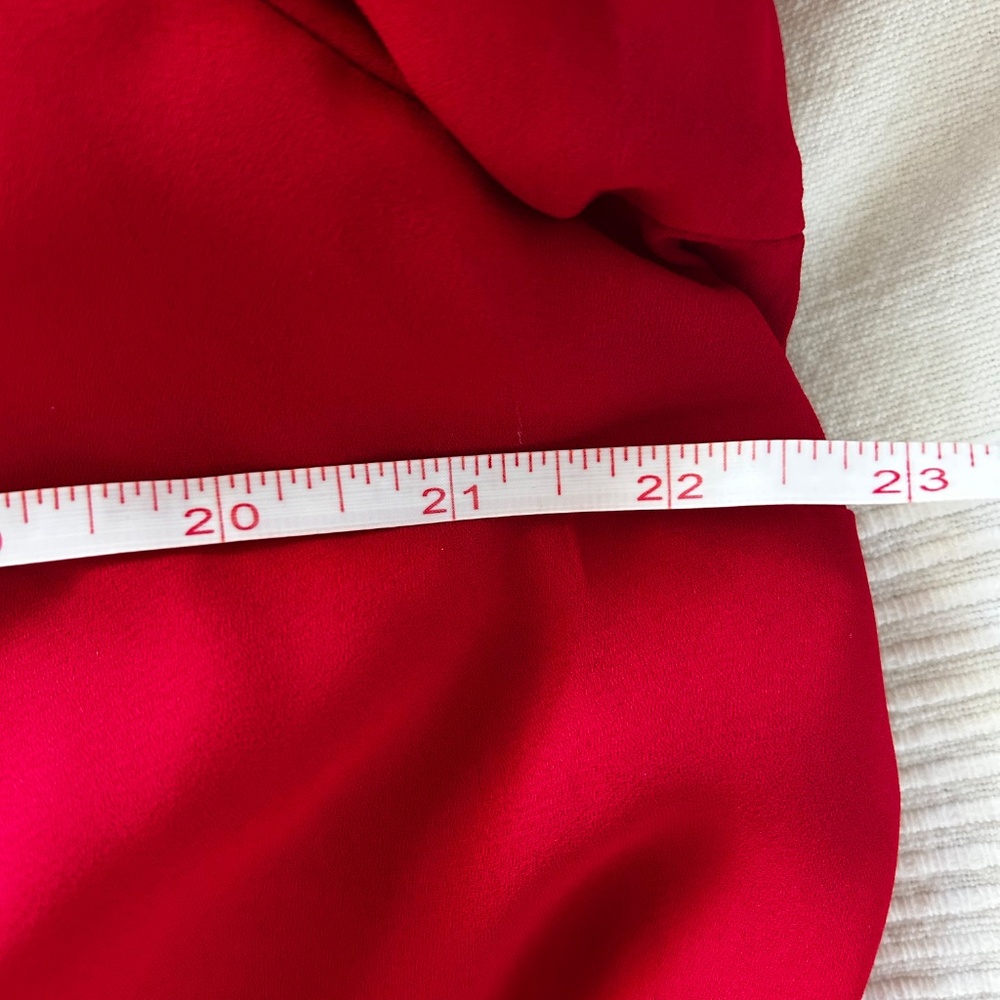 torrid Red V-Neck Button-Front Blouse - Picture 4 of 4